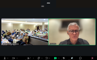 Arya Bima Wakil Ketua Komisi II DPR RI pada saat menjadi narasumber dalam kegiatan Penguatan Kelembagaan Bawaslu Kabupaten Natuna melalui zoom meeting (16/09/2025)