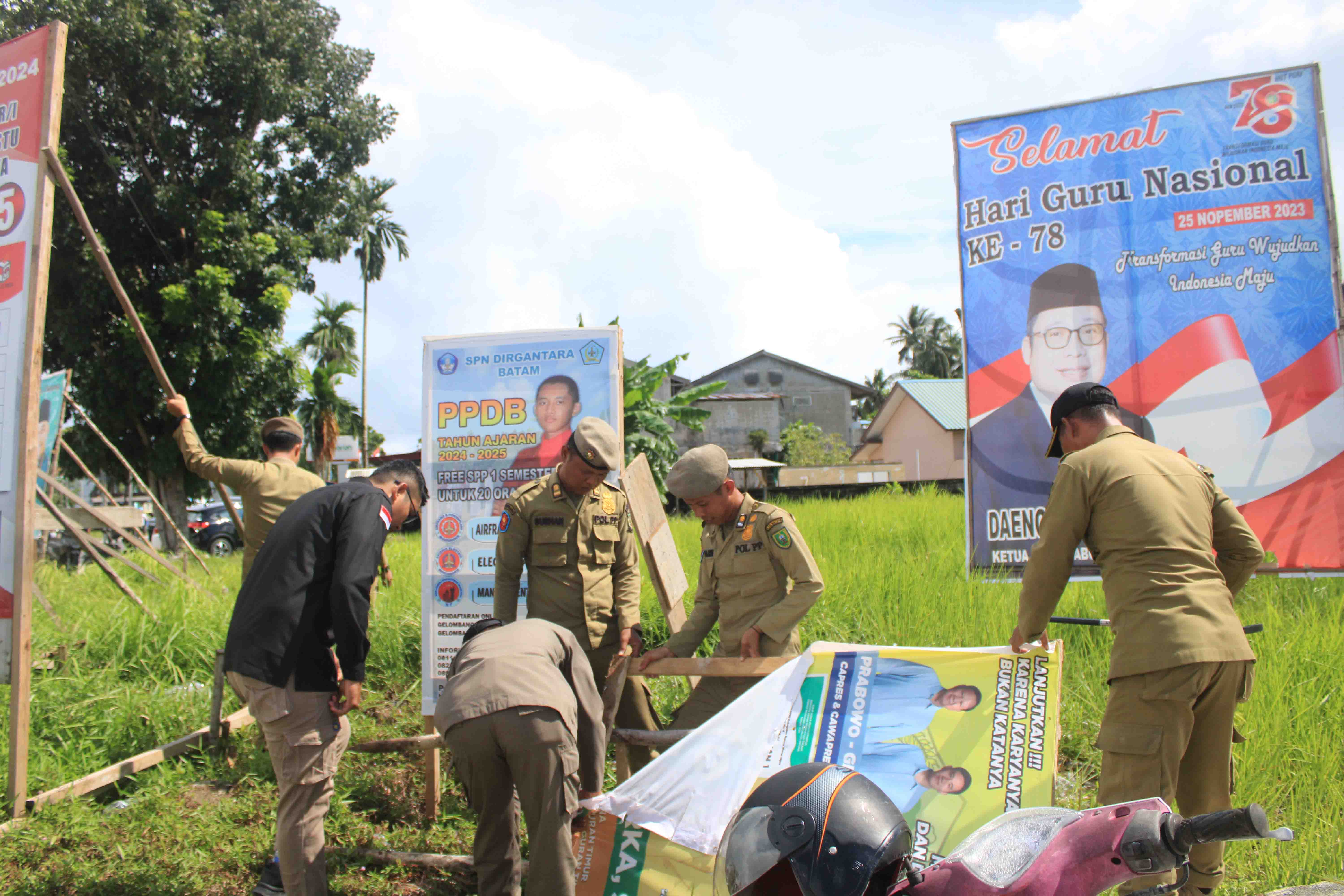 Bawaslu bersama tim gabungan tertibkan APK yang melanggar dan tak punya izin pemilik lahan