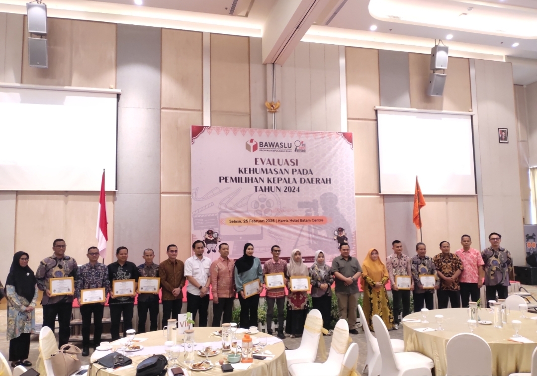 Foto Bersama Kabupaten/Kota yang meraih penghargaan kehumasan se-Provinsi Kepri (25/02/2025)