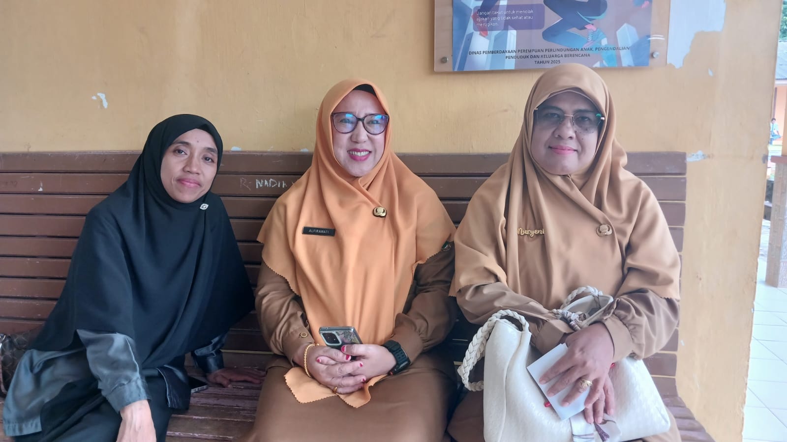 Anggota Bawaslu Kabupaten Natuna Ila Nurlaila saat melakukan konsolidasi demokrasi di SMAN 1 Ranai pada 27 Juli 2026