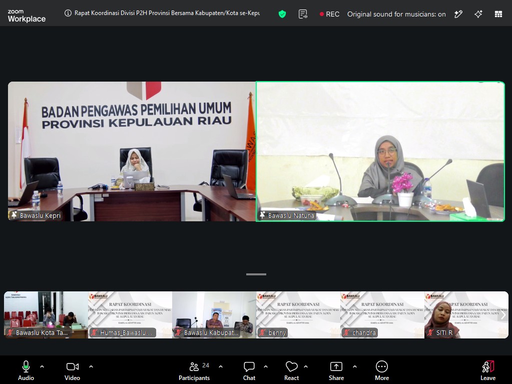 Anggota Bawaslu Kabupaten Natuna Ila Nurlaila pada saat menyampaikan hasil pengawasan dalam rapat rutin Divisi Pencegahan, Parmas dan Humas (06/08/2026)