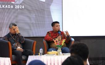 Ketua Bawaslu Kabupaten Natuna Siswandi, S.Sos pada saat menjadi narasumber dalam kegiatan Pamong Menyapa yang dilaksanakan oleh TVRI pada Sabtu 28/09/2024 di Gedung Sri Serindit Ranai - Natuna.