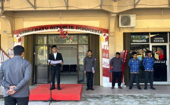 Bawaslu Kabupaten Natuna melaksanakan apel peringatan hari lahir Pancasila pada 2 Juni 2025 di halaman kantor Bawaslu Kabupaten Natuna