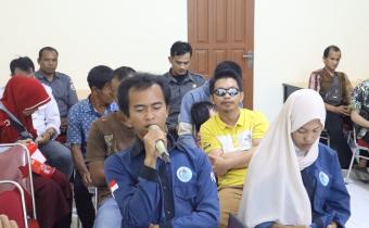 Ketua Forum Peduli Disabilitas Natuna Bapak Ari pada saat menyampaikan saran dan masukan kepada Bawaslu Kabupaten Natuna dan KUP dalam kegiatan Fasilitasi Penguatan Pemahaman Kepemiluan kepada Disabiltias dan kelompok rentan, Senin(11/08/2025)