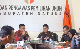 Pemaparan materi oleh Kejaksaan Negeri Natuna dalam kegiatan kajian hukum dengan tema “Perspektif dan Pemahaman Terkait Putusan Mahkamah Konstitusi Nomor 135/PUU-XXII/2024 pada Kamis, 07/08/2025