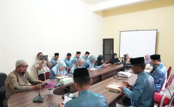 Jajaran Bawaslu Kabupaten Natuna melakukan kegiatan Jumat Sehati dengan tadarus Al-Quran di bulan Ramadan pada (20/02/2026)
