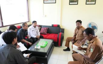 Anggota Bawaslu Kabupaten Natuna Sudarsono melakukan pengawasan COKTAS PDPB di Desa Binjai Kecamatan Bunguran Tengah pada (04/05/2026)