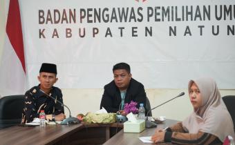 Ketua dan Anggota Bawaslu Kabupaten Natuna saat mengikuti rapat koordinasi pemutakhiran data partai politik semester I bersama Bawaslu Provinsi Kepulauan Riau (11/06/2024)