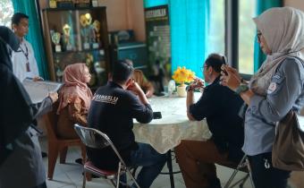 Ketua Bawaslu Kabupaten Natuna bersama staf pada saat melakukan pengawasan Coktas di Kelurahan Ranai Darat (08/09/2026)